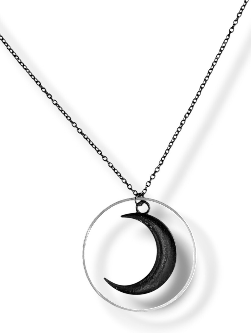 READ DESCRIPTION! NWT Handmade Black Crescent Moon and Silver Hoop Long Necklace